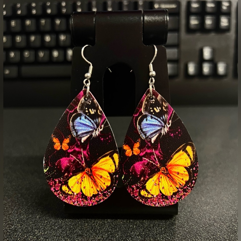 Retro Butterfly 🦋 PU Leather Earrings